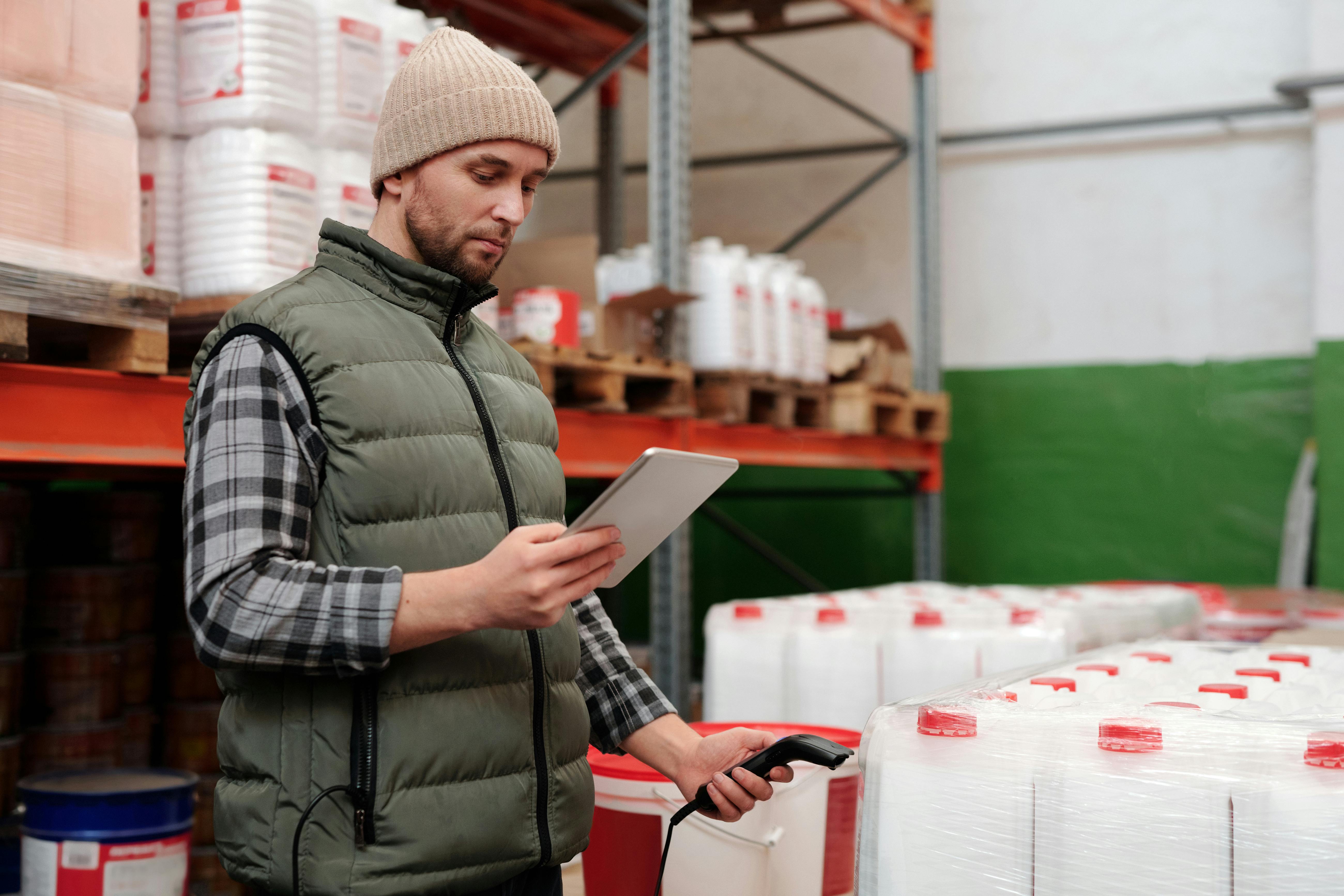 employee using the warehouse management software to track shipments loaded